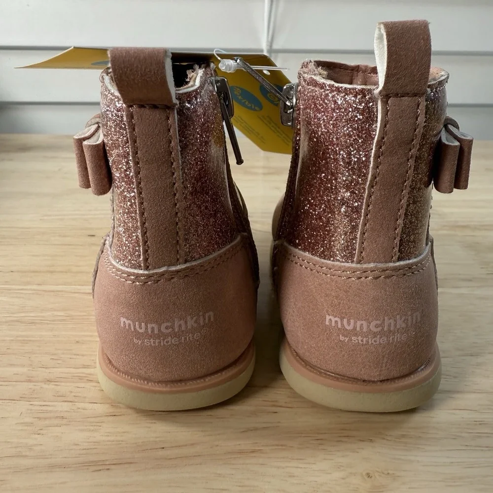 Munchkin by Stride Rite Little Girl's Size 5M Avalon Pink Glitter Side-Zip Boots